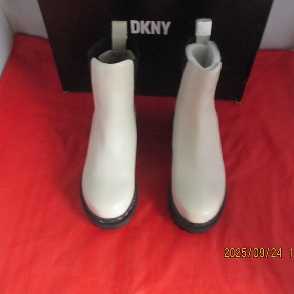 DKNY Women's Rick Slip-On Chelsea Booties $179 - US Size 5 - Vanilla - 1364 - Picture 3 of 9